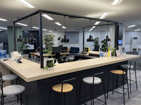 カウンター　オフィスラウンジ　ラウンジ　カフェ　カフェカウンター　カフェライク　リフレッシュエリア　オフィス　コクヨ　DAYSOFFICE　DAYSシリーズ　DAYSカウンター